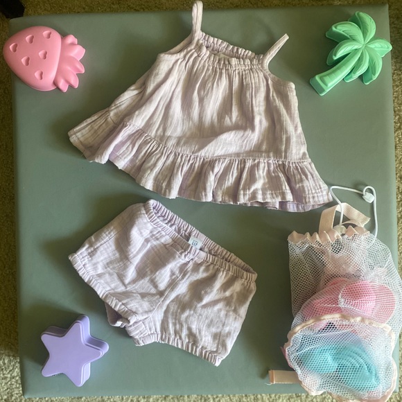 EUC Set of 2 Baby Gap Shorts & Tops Sets 18 - 24 months - Picture 8 of 12